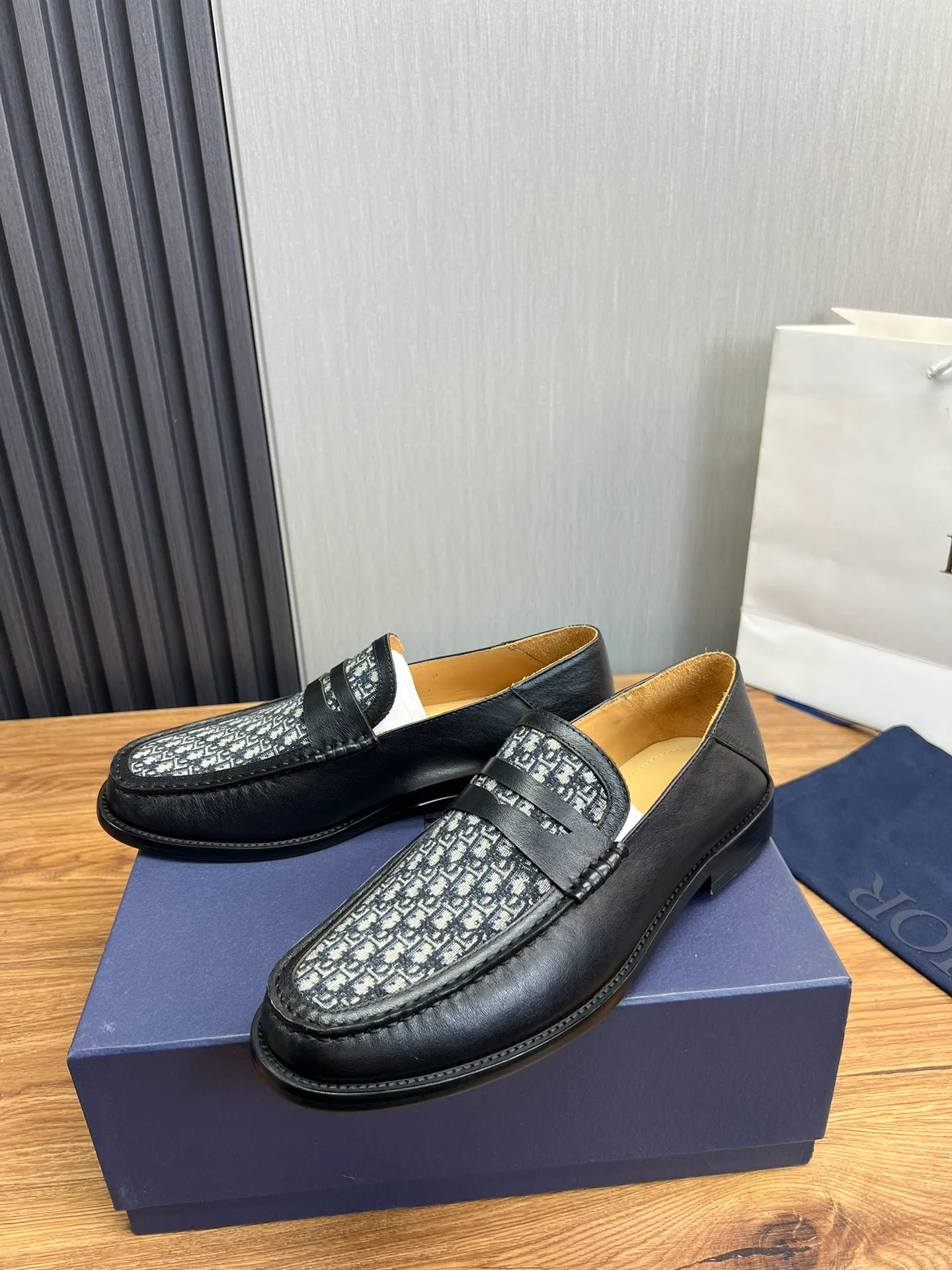 Men's men's shoes 💰580💰 Dior men's business casual leather shoes 👞all made of imported original brand leather, just to create a more comfortable wearing experience, upper: original cowhide ➕ imported sheepskin lining, original non-slip and wear-resistant rubber outsole ✔️36-45 (38.45 non-refundable)